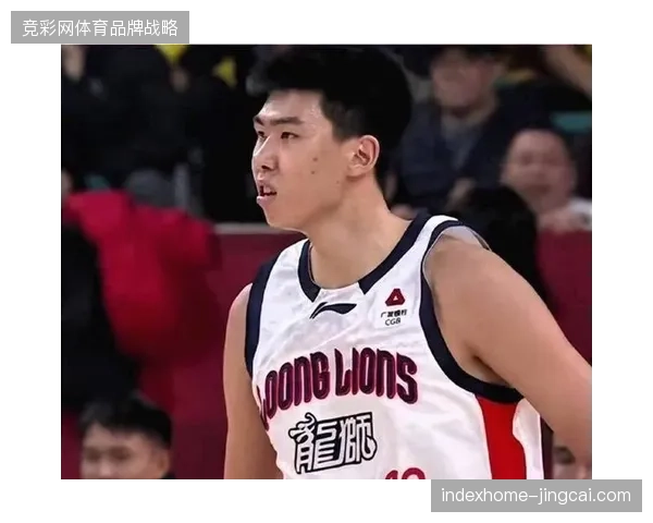 广东男篮年轻中锋徐昕本赛季进步巨大，凭借优异表现入选常规赛最佳阵容二阵